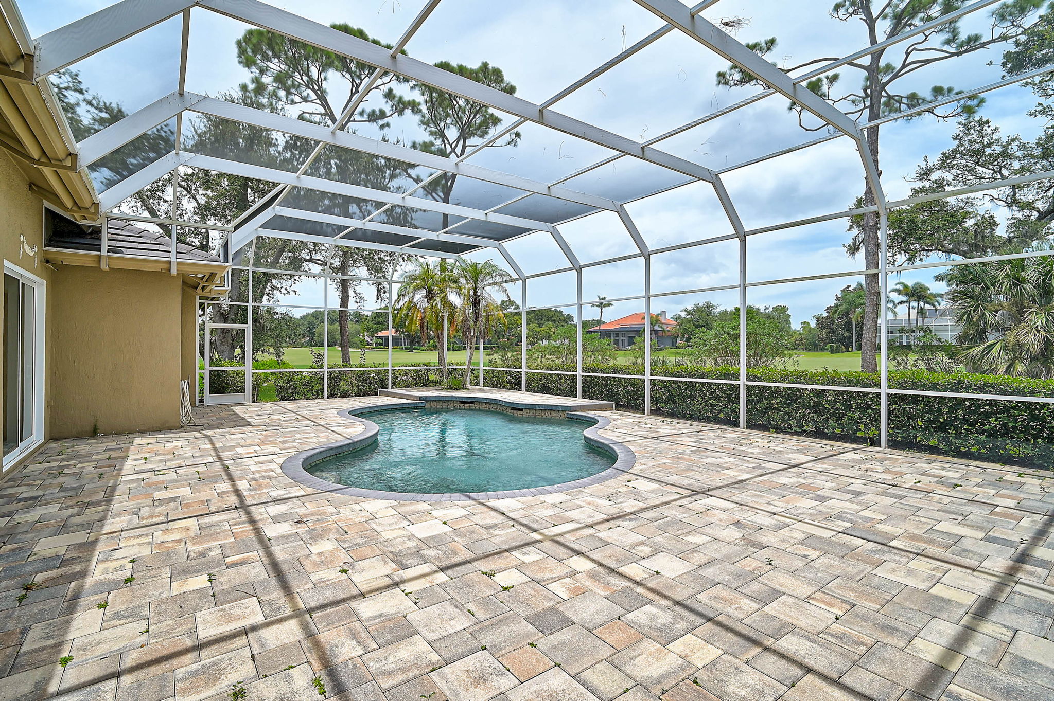 852 Macewen Dr-51