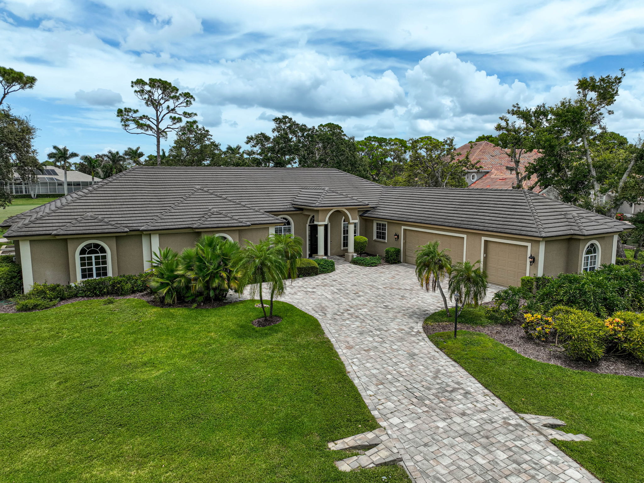 852 Macewen Dr-65