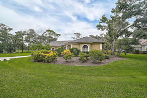 852 Macewen Dr-3