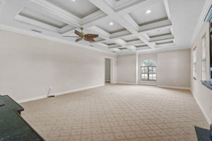 852 Macewen Dr-16