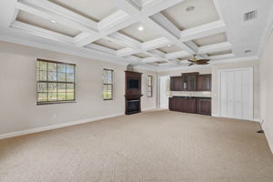 852 Macewen Dr-18