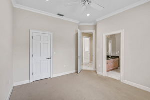 852 Macewen Dr-34