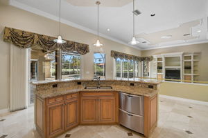 852 Macewen Dr-39