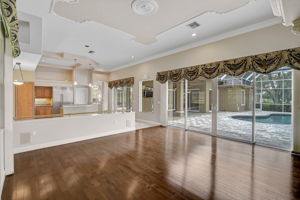 852 Macewen Dr-43