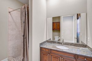 852 Macewen Dr-45