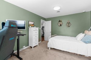 28. main bedroom.jpg