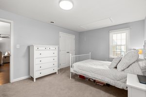 26. main bedroom.jpg