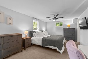 32. main bedroom.jpg