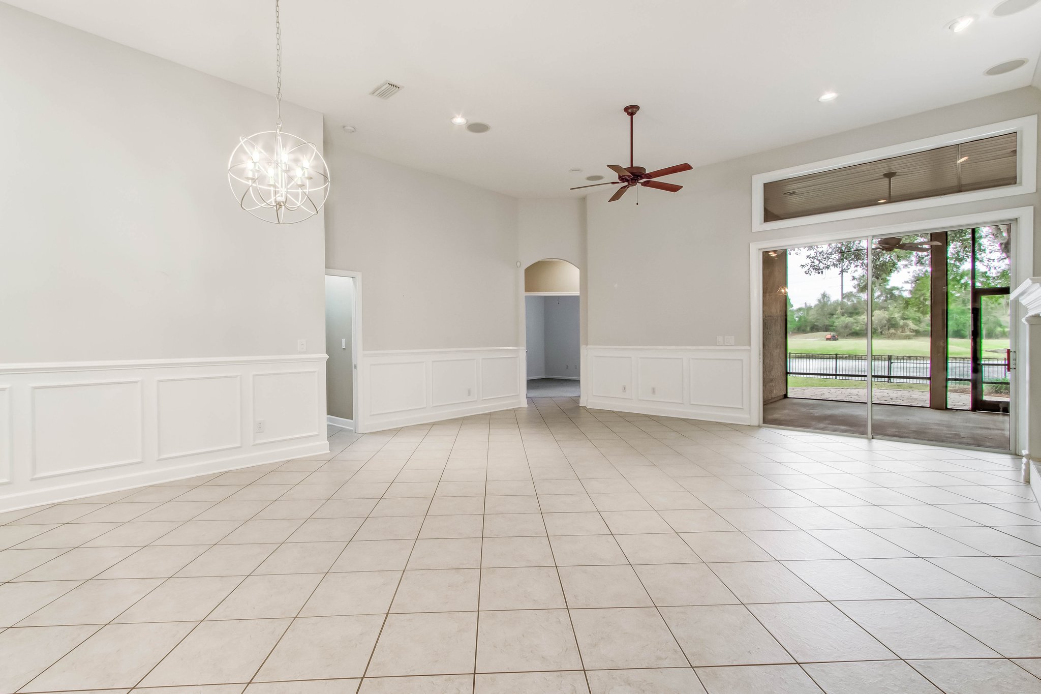 Breakfast Area / Living Room