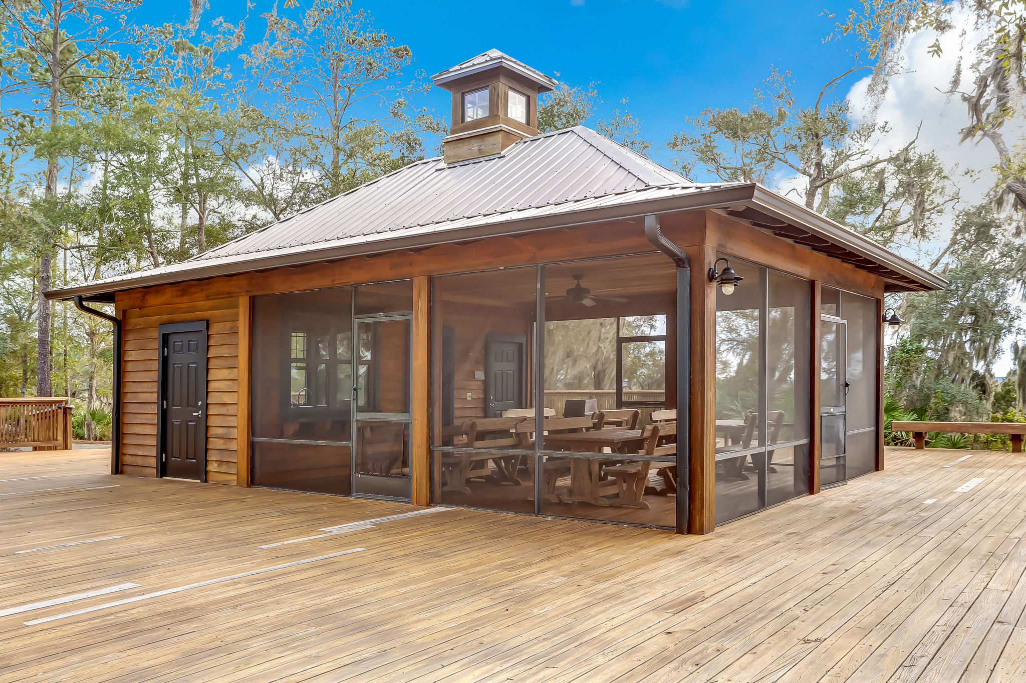 paviliion. Perfect for exploring and enjoying the natural beauty of the area.