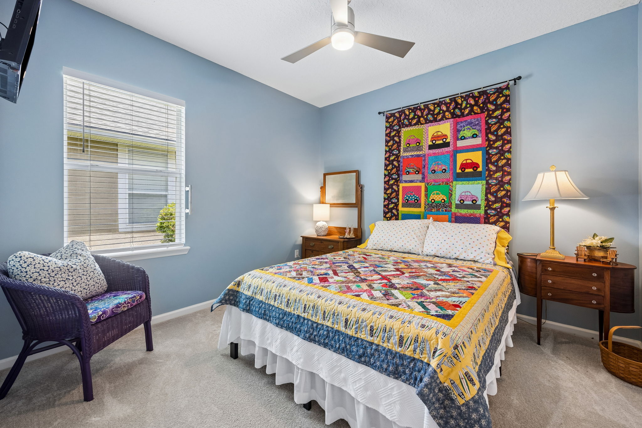 Second bedroom.