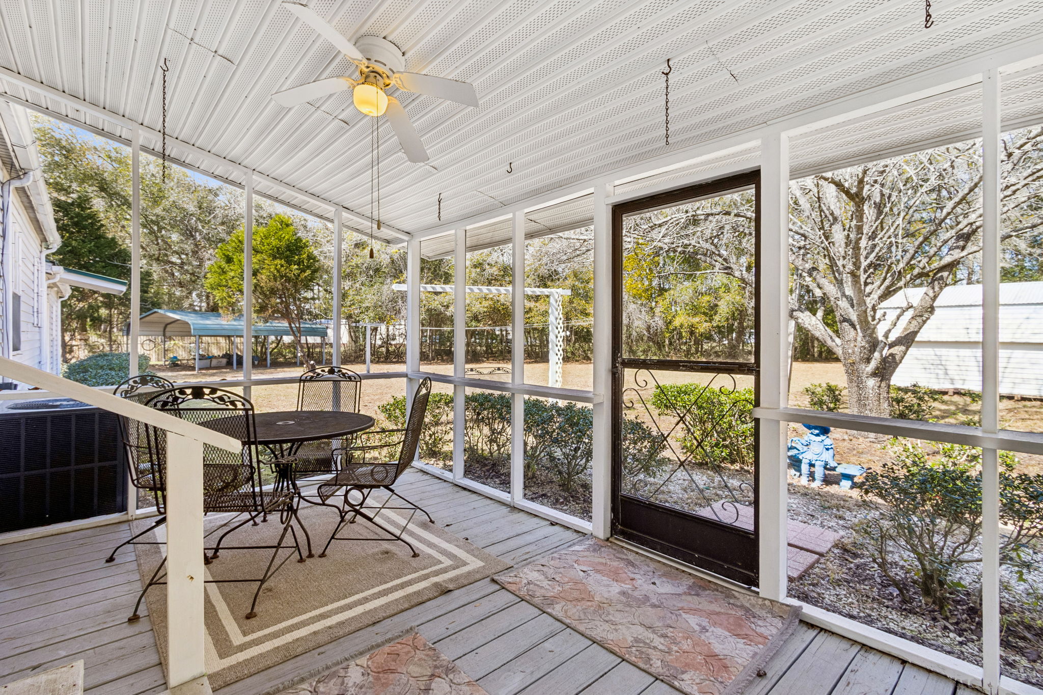 Screened-in Porch