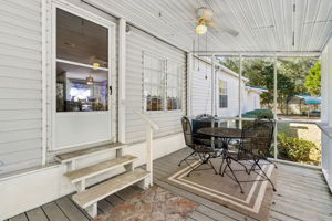 Screened-in Porch