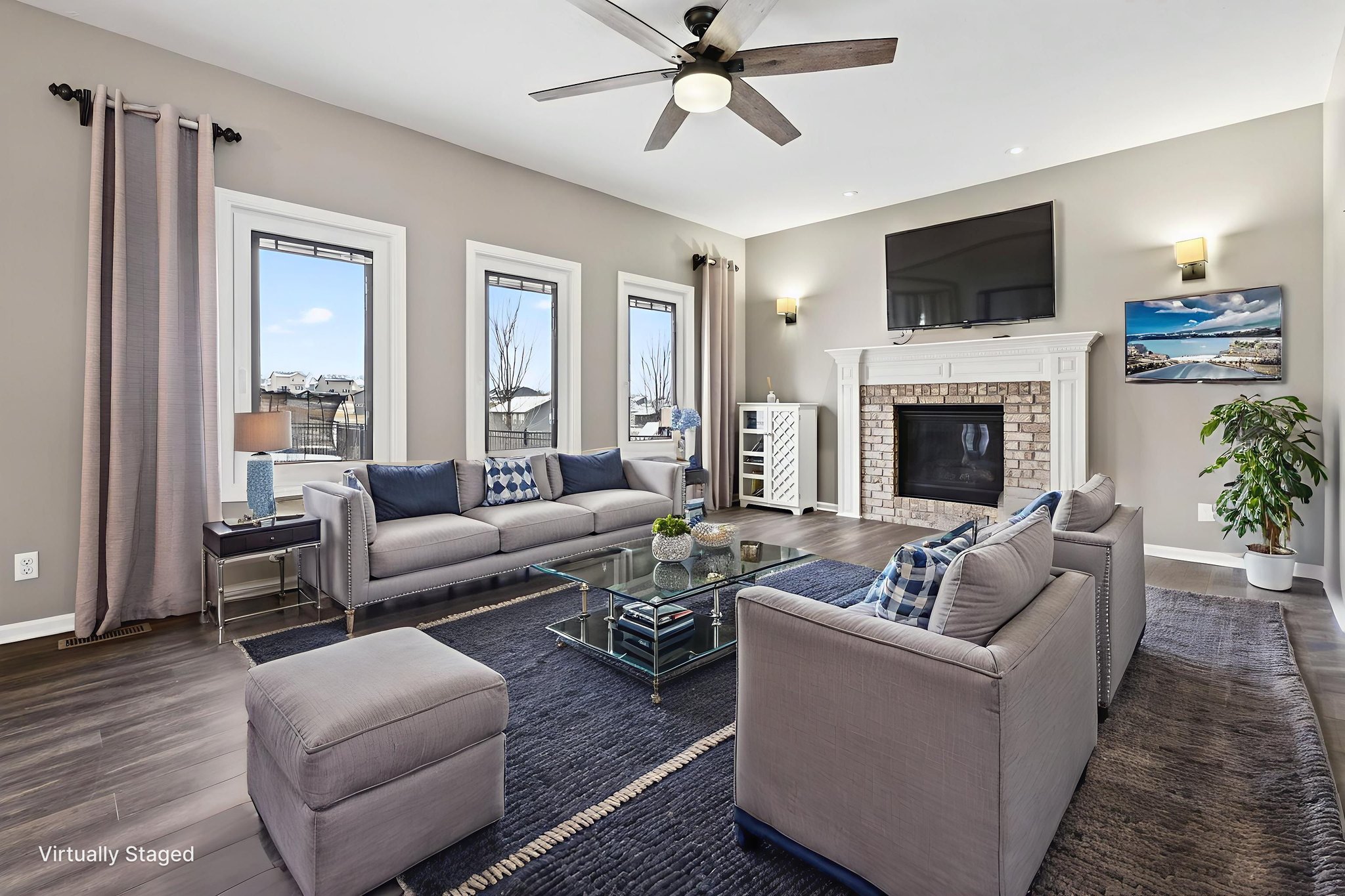 DSC04127 virtually staged.jpeg