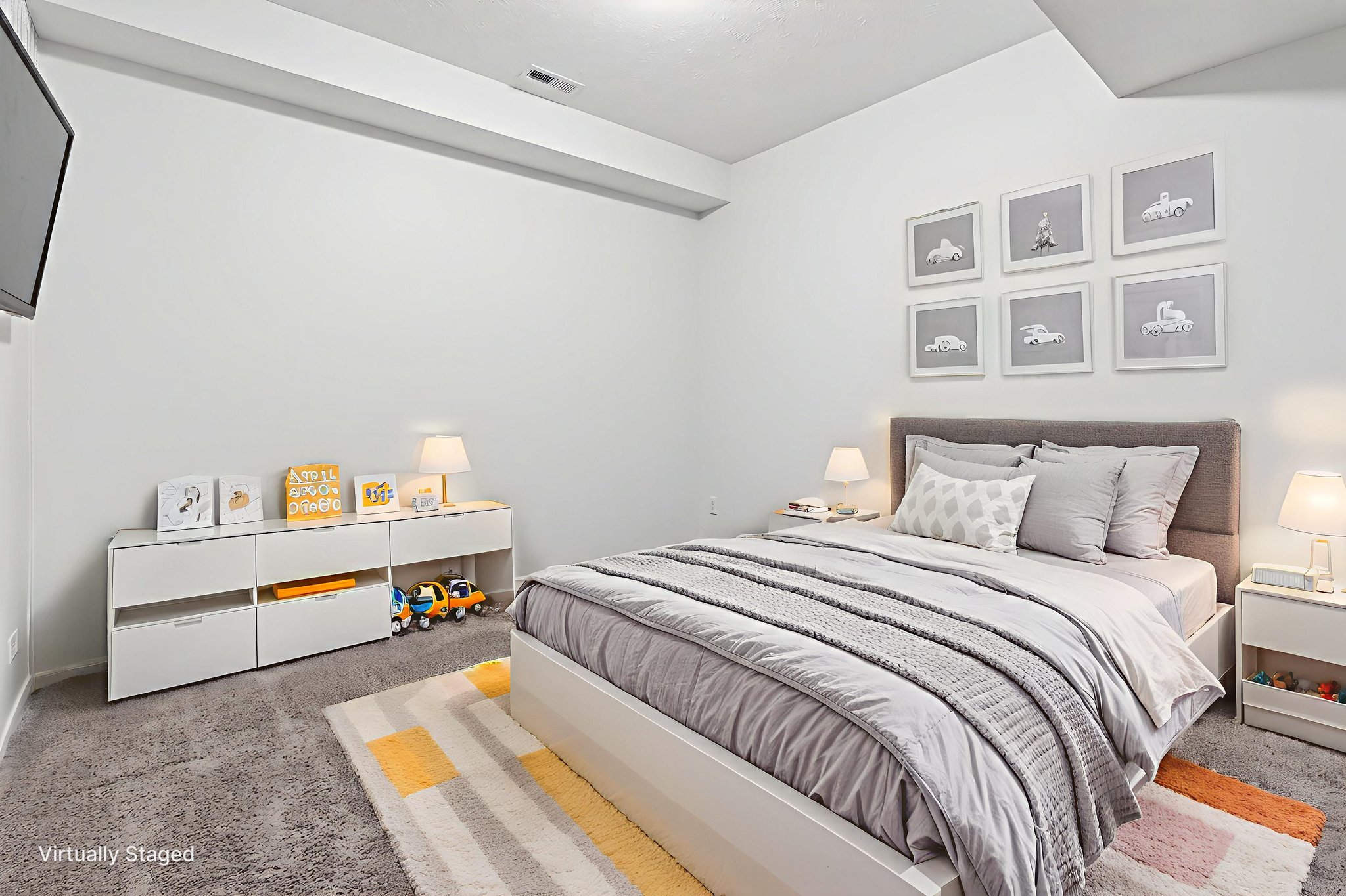 DSC04337 virtually staged.jpeg