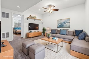 DSC04325 virtually staged.jpeg