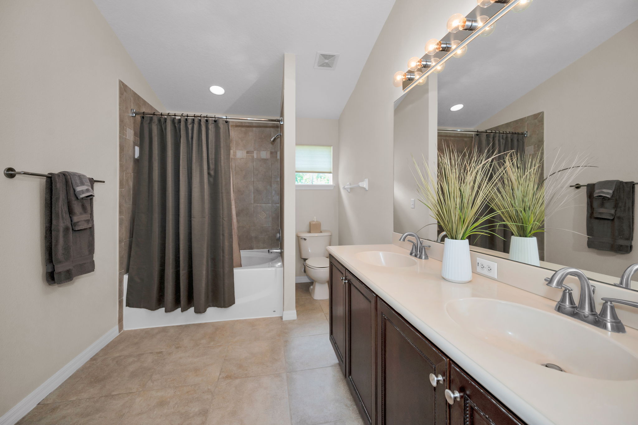 Upper Level Primary Bathroom1a
