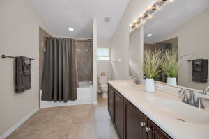 Upper Level Primary Bathroom1a