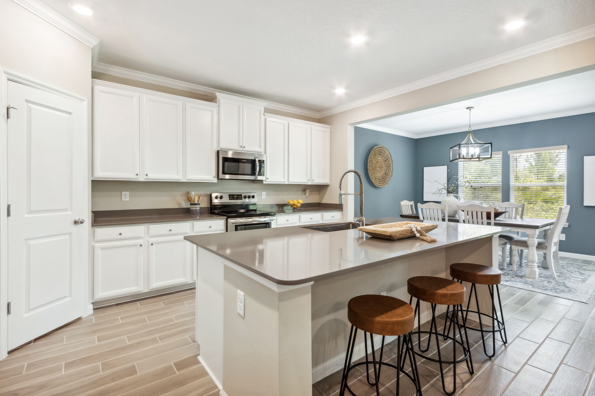 ... and convenient kitchen island with breakfast bar