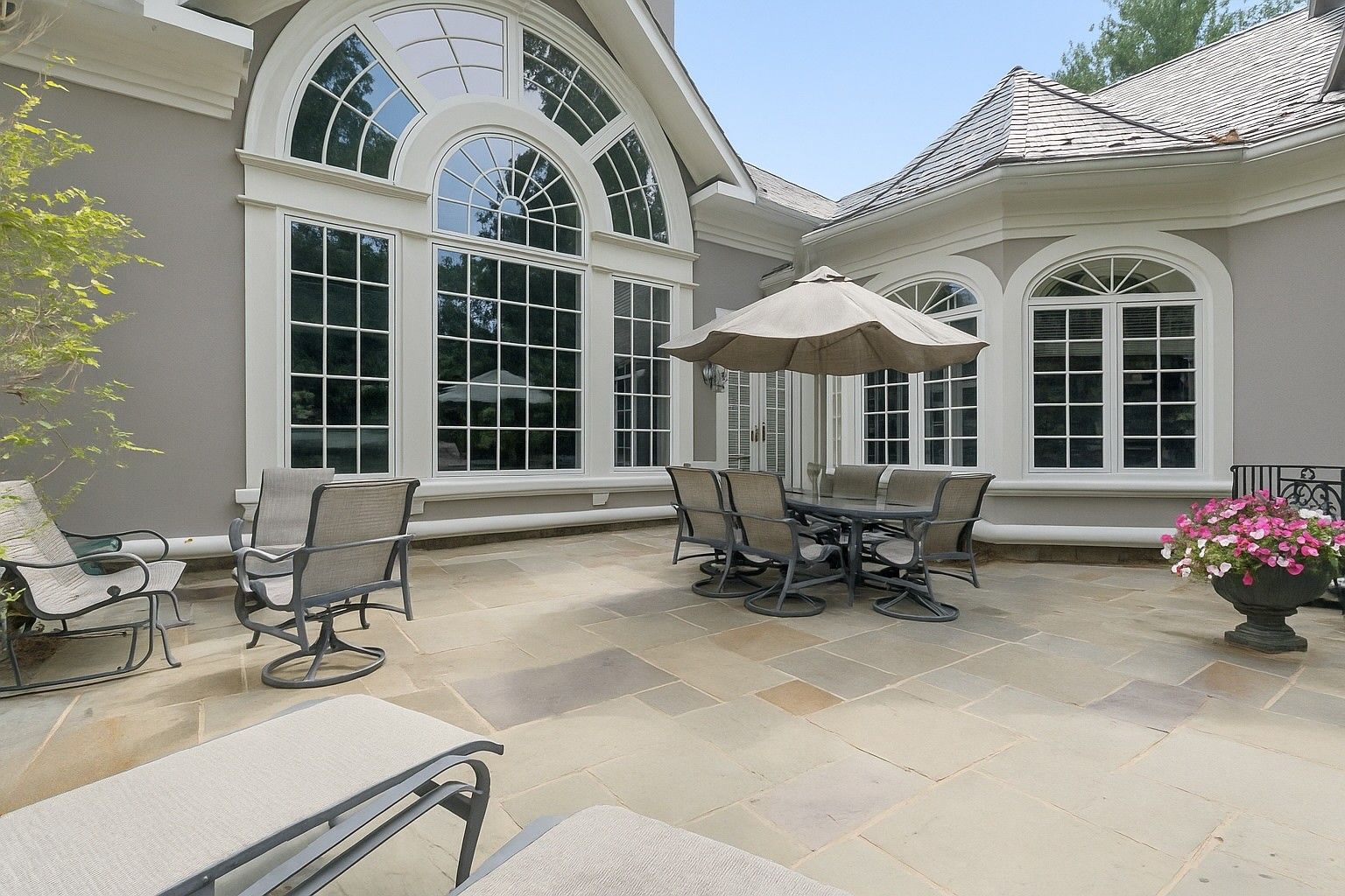 Spacious Flagstone Patio perfect for Outdoor Entertaining
