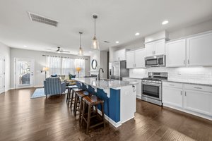Kitchen/Breakfast Bar