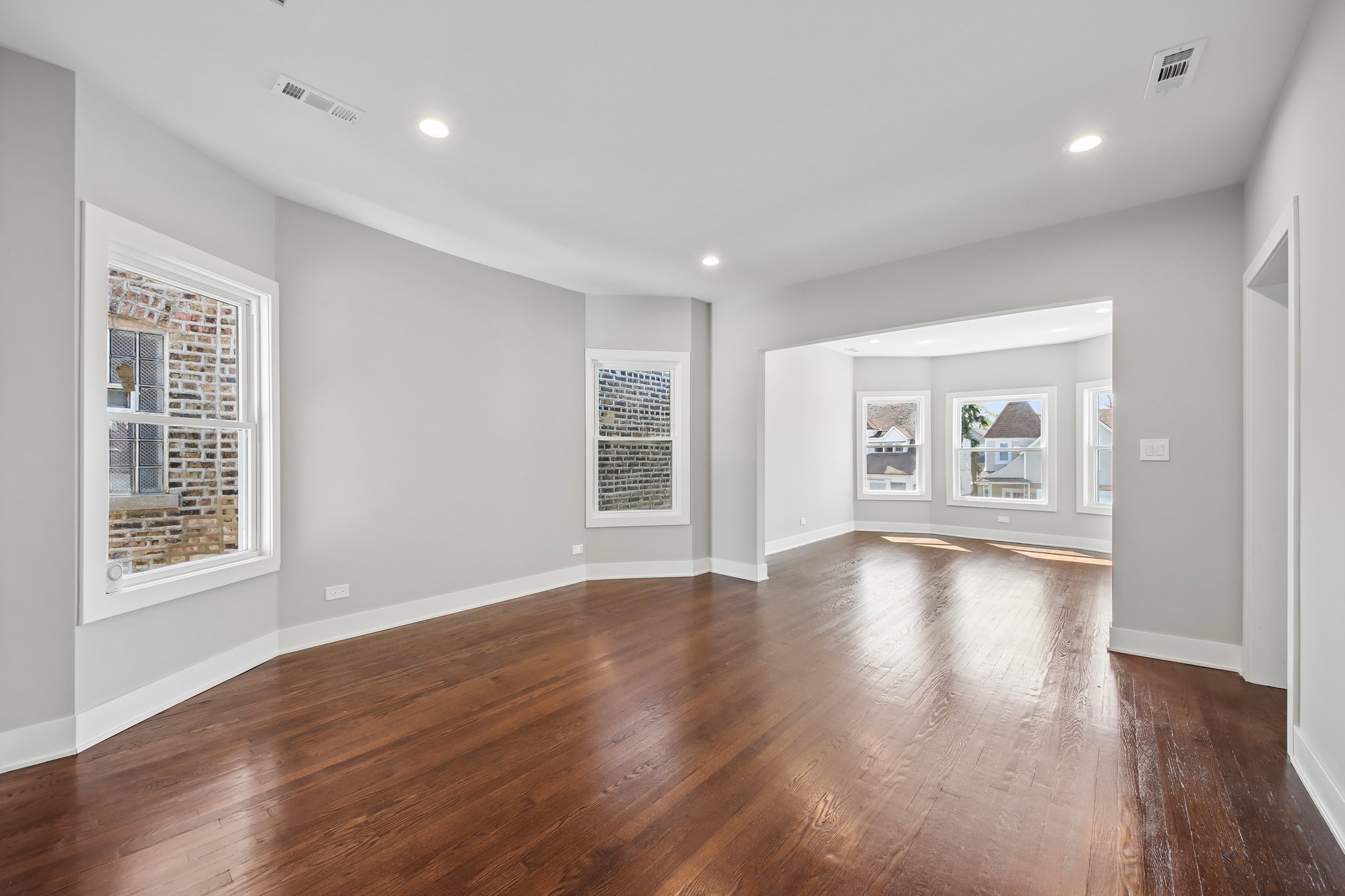 853 N Laramie Ave 2nd Floor-S2304-006.jpg