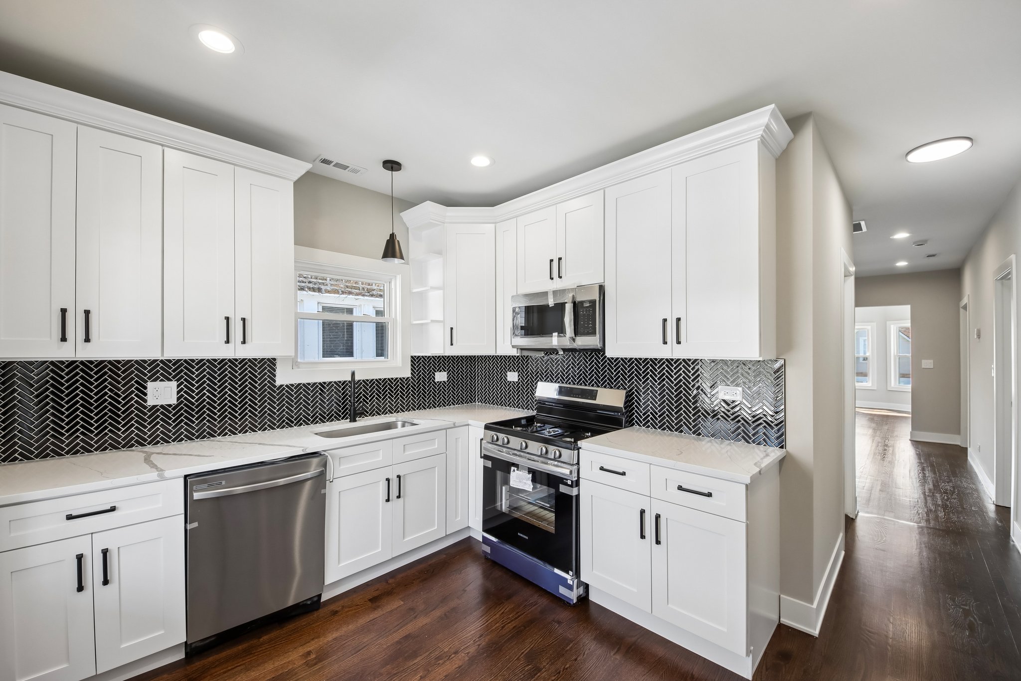 853 N Laramie Ave 2nd Floor-S2304-008.jpg