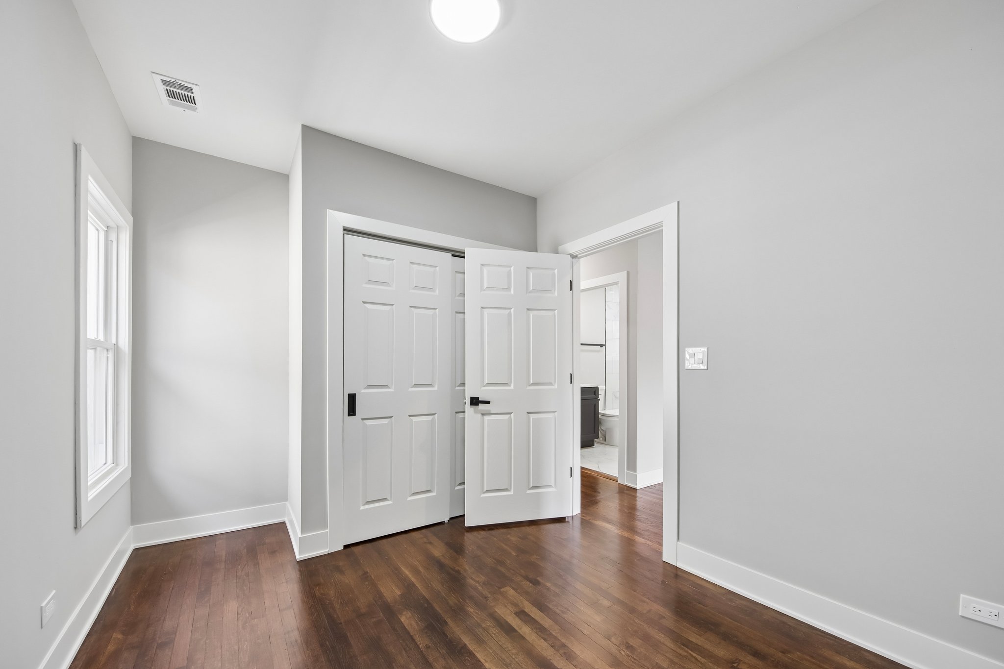 853 N Laramie Ave 2nd Floor-S2304-014.jpg