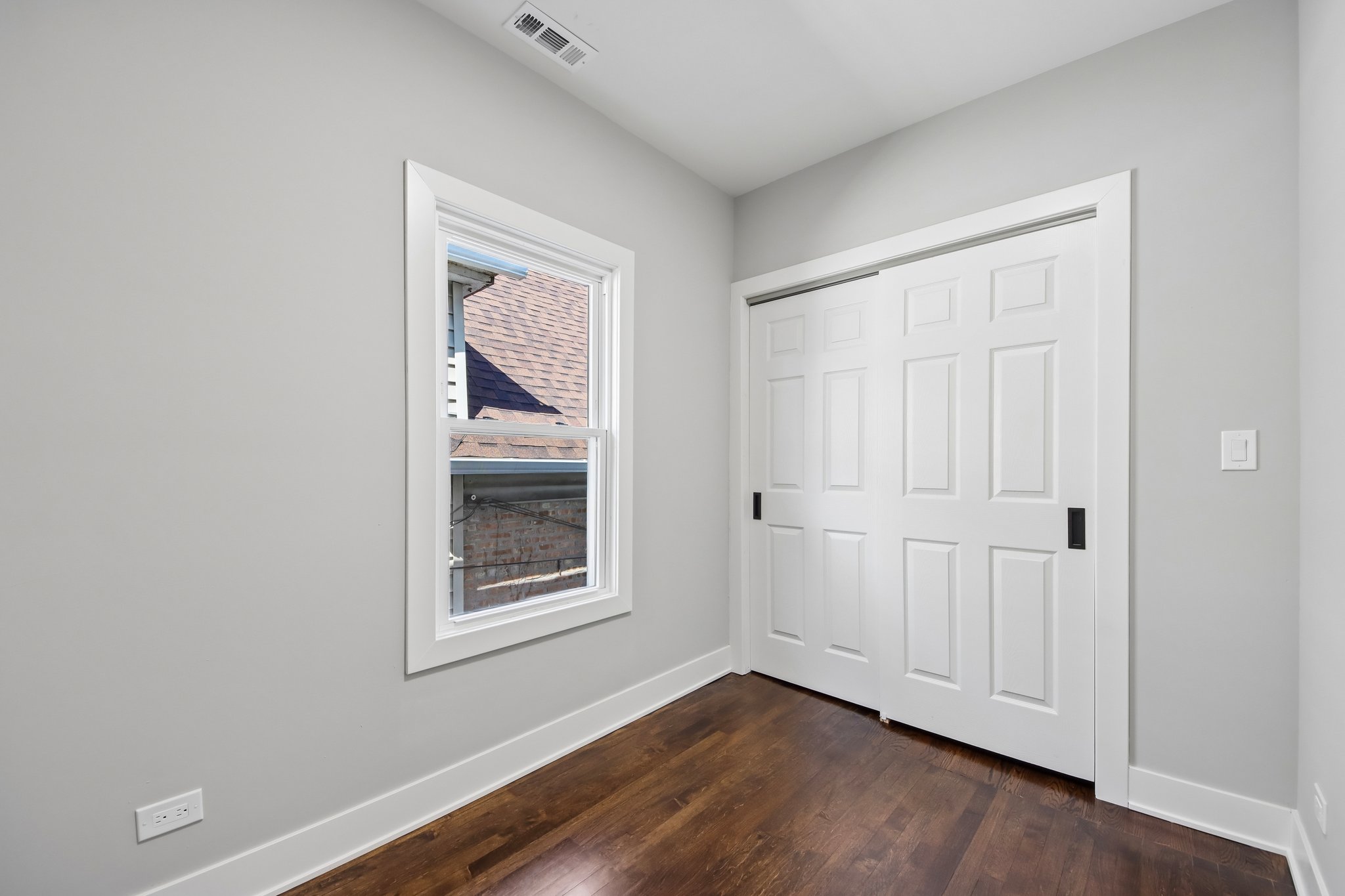 853 N Laramie Ave 2nd Floor-S2304-017.jpg