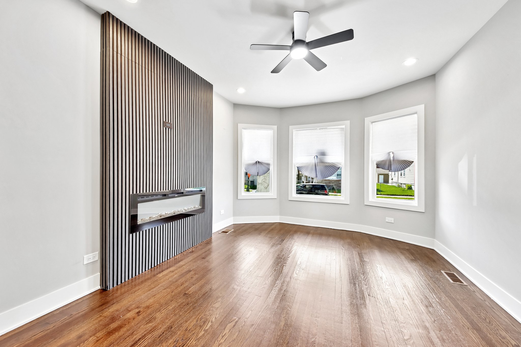 853 N Laramie Ave 1st Floor-S2304-005.jpg