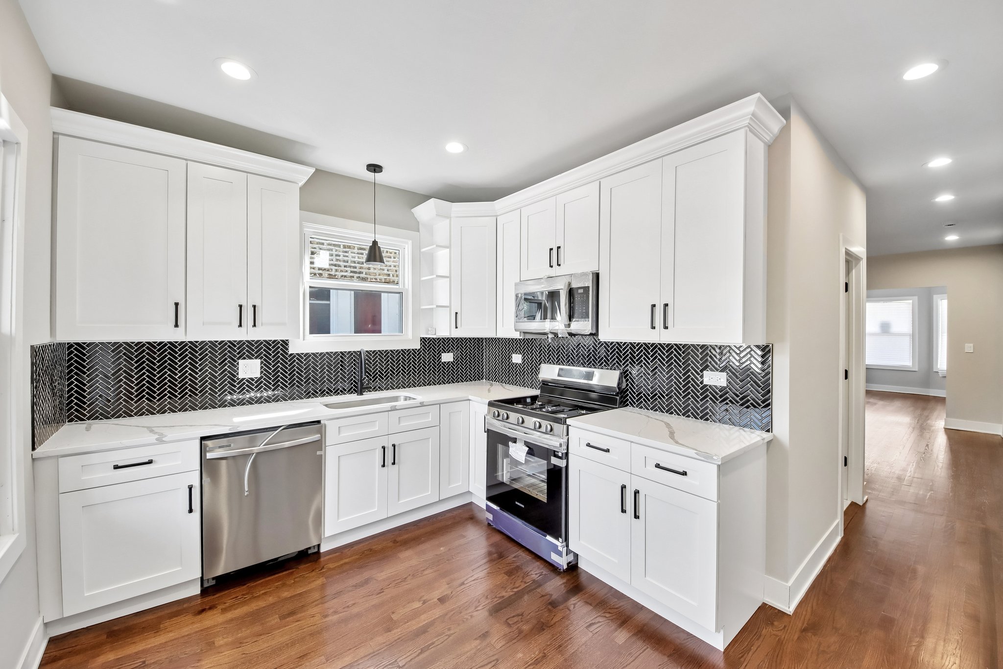 853 N Laramie Ave 1st Floor-S2304-010.jpg