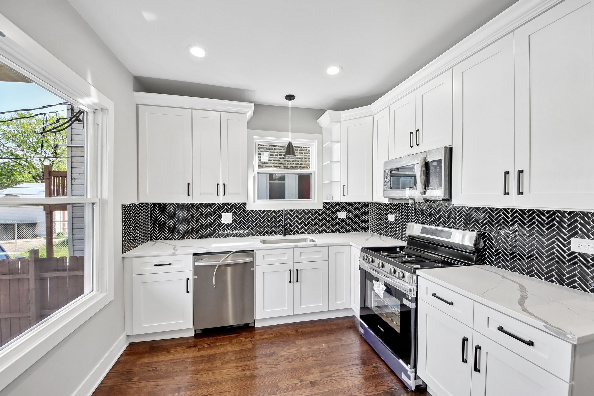 853 N Laramie Ave 1st Floor-S2304-012.jpg