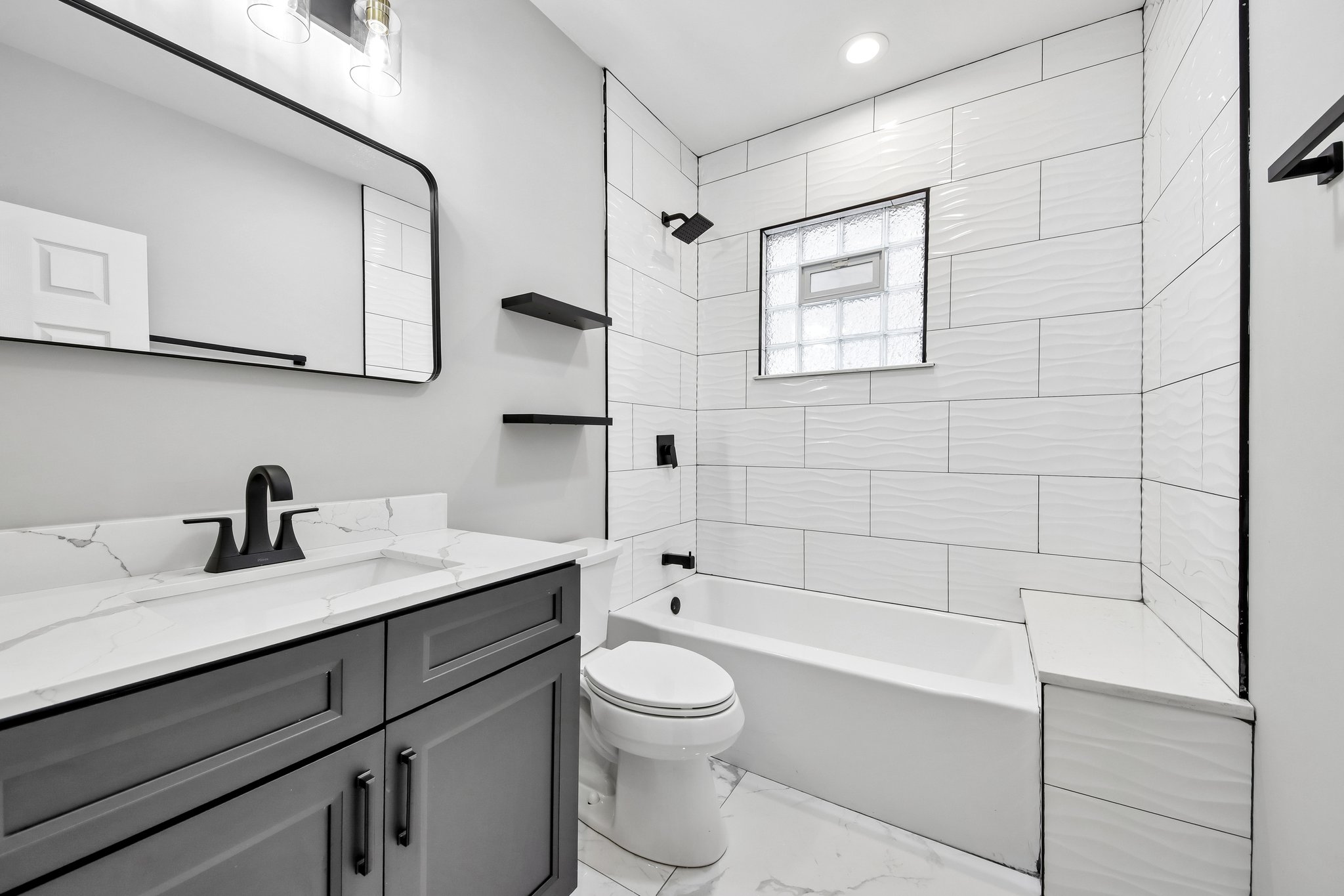 853 N Laramie Ave 1st Floor-S2304-016.jpg