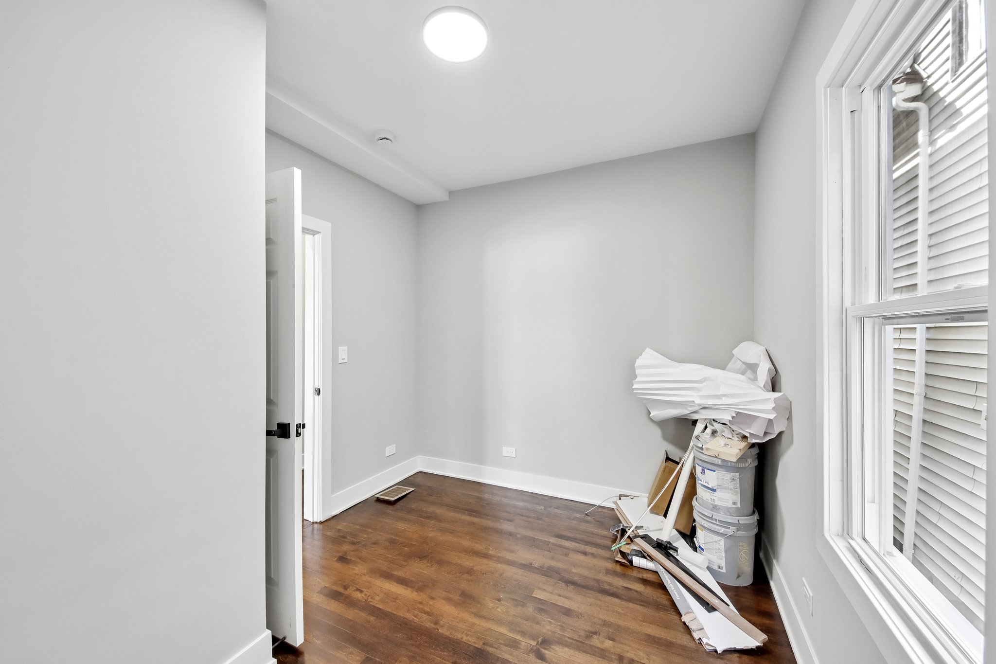 853 N Laramie Ave 1st Floor-S2304-019.jpg