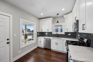 853 N Laramie Ave 2nd Floor-S2304-007.jpg