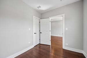 853 N Laramie Ave 2nd Floor-S2304-012.jpg