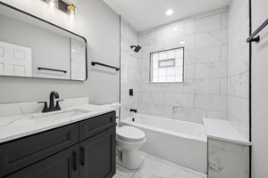 853 N Laramie Ave 2nd Floor-S2304-016.jpg