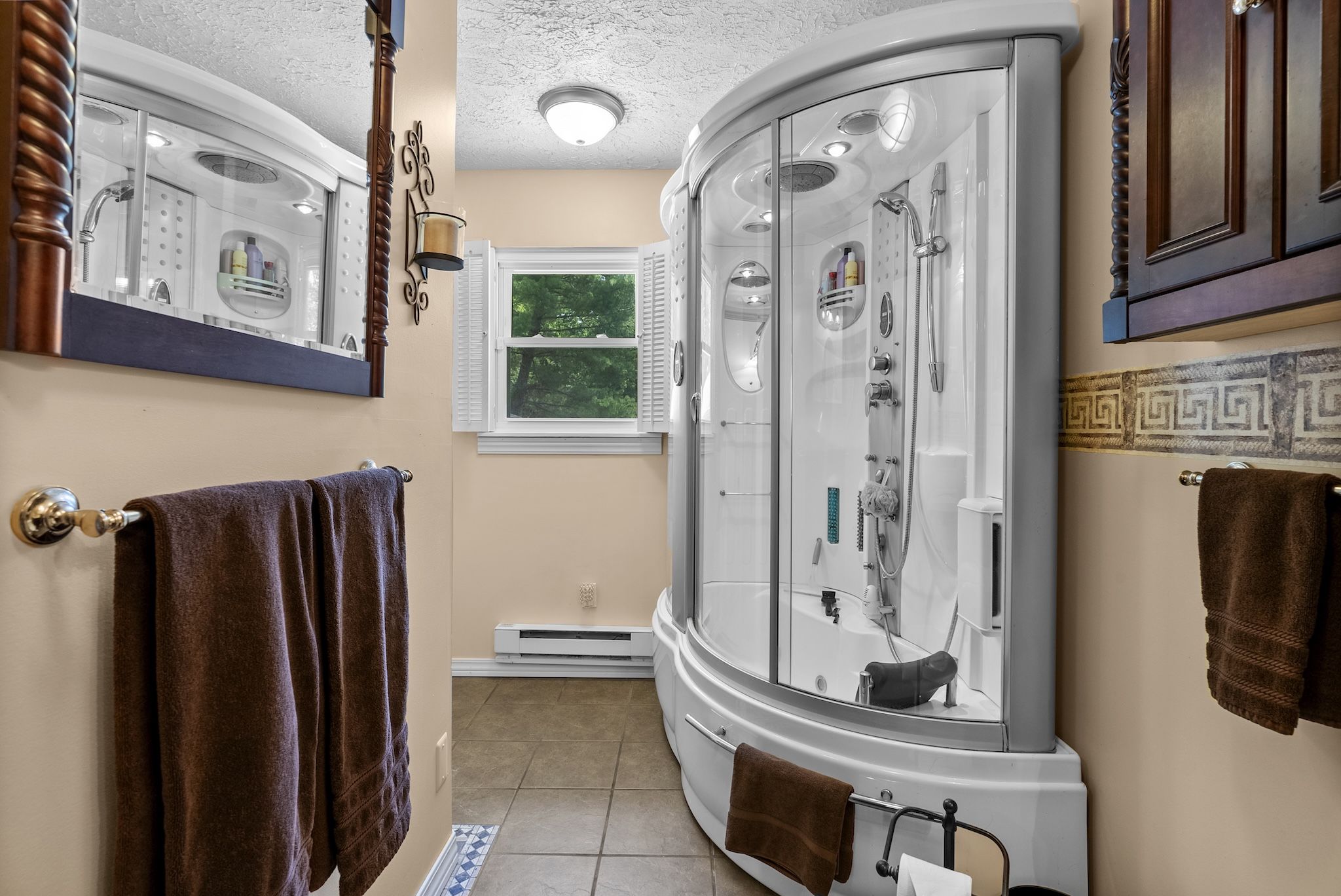 White Ave 38