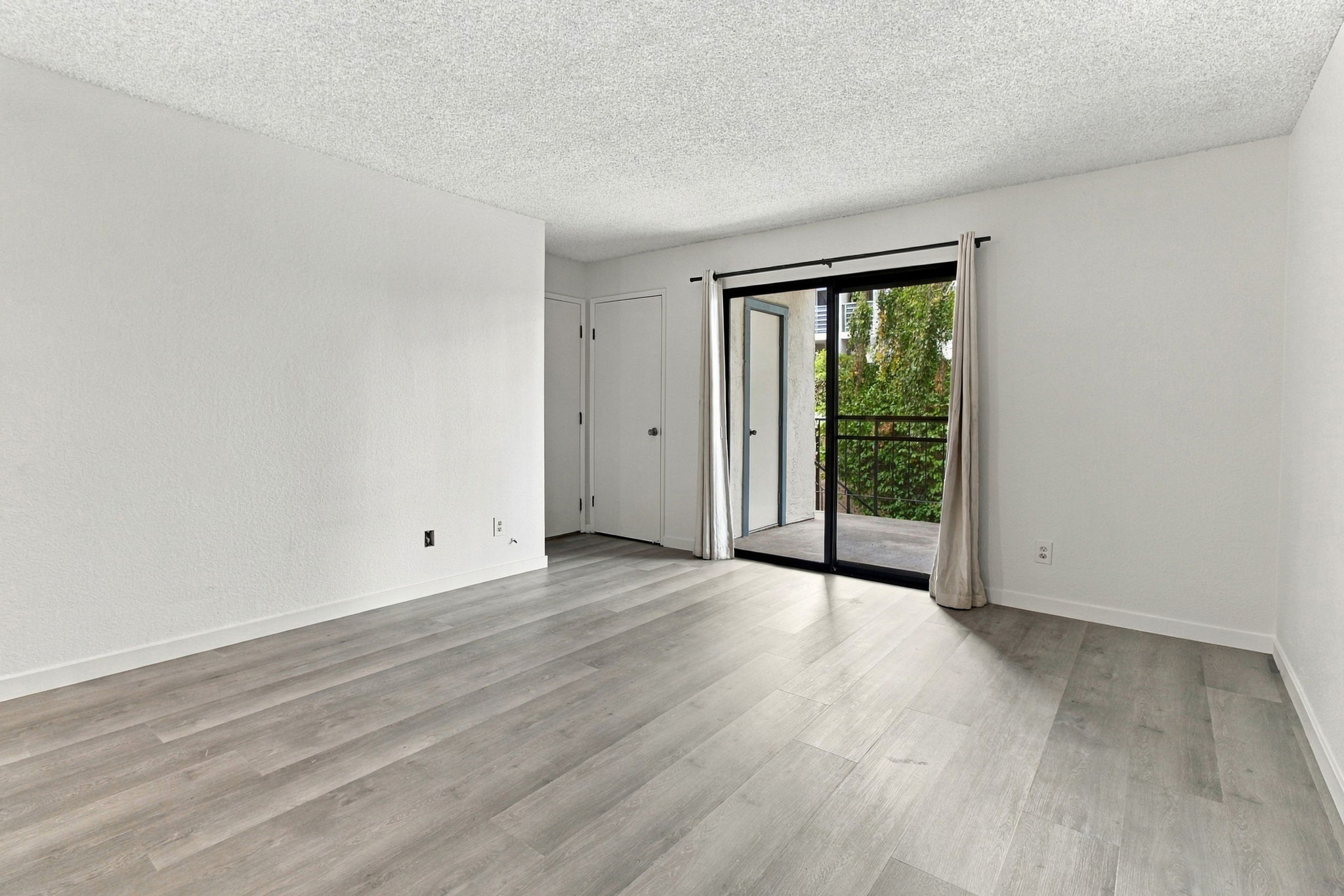 006_F8_853 Woodside Way 133