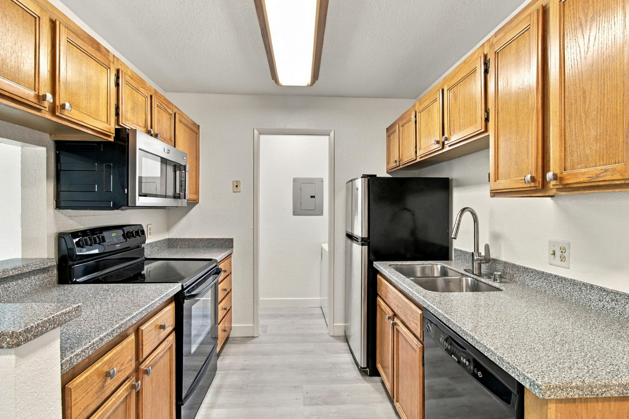 009_F8_853 Woodside Way 133