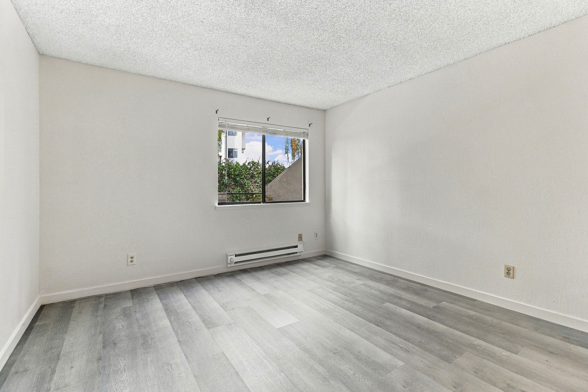 019_F8_853 Woodside Way 133
