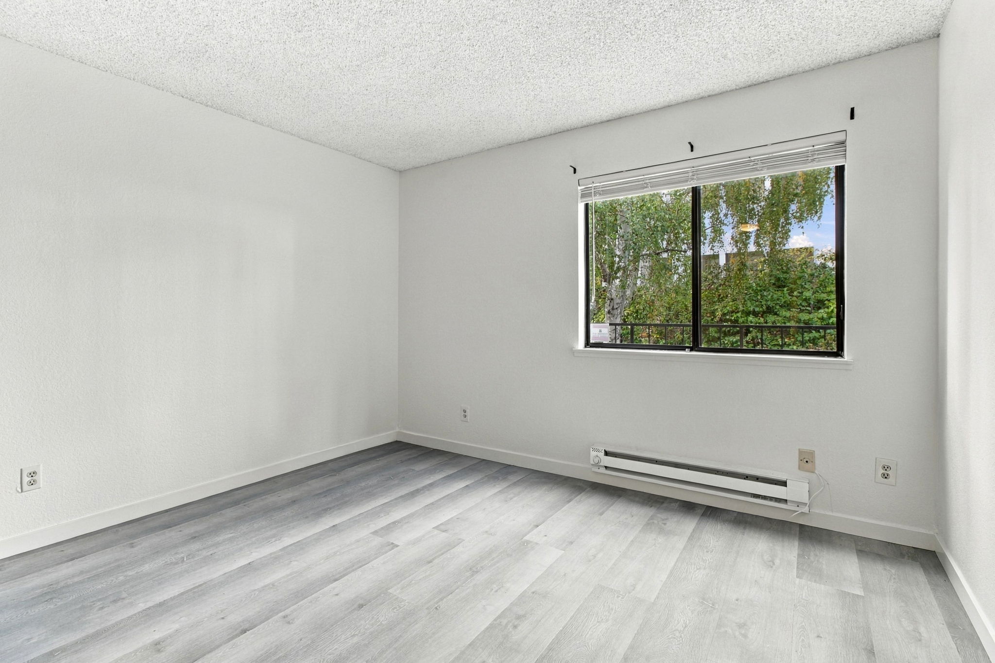 020_F8_853 Woodside Way 133