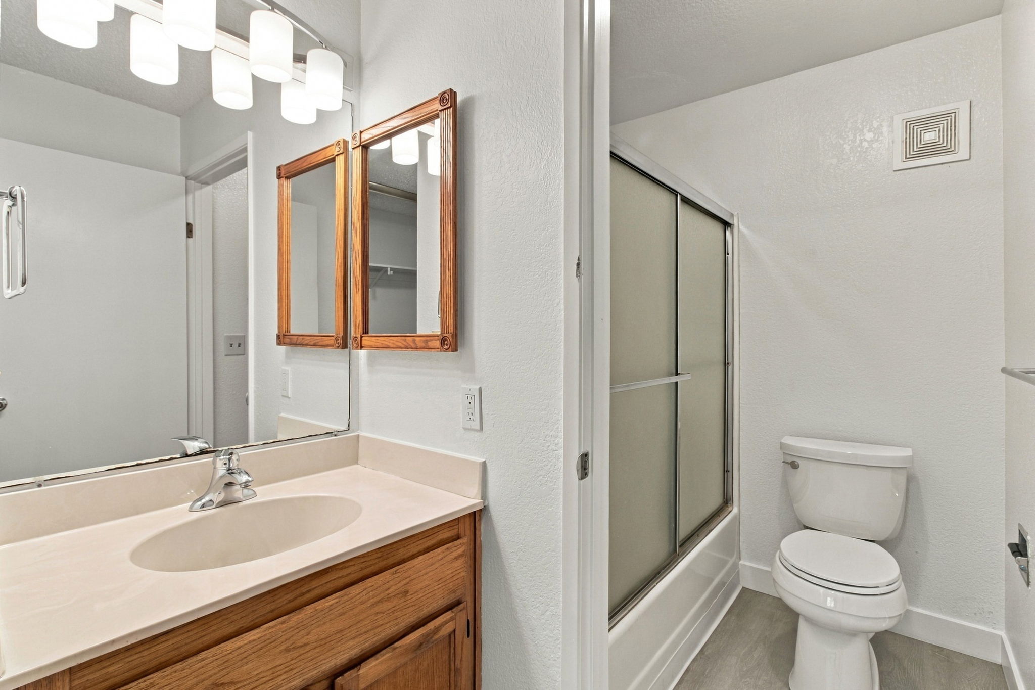 023_F8_853 Woodside Way 133