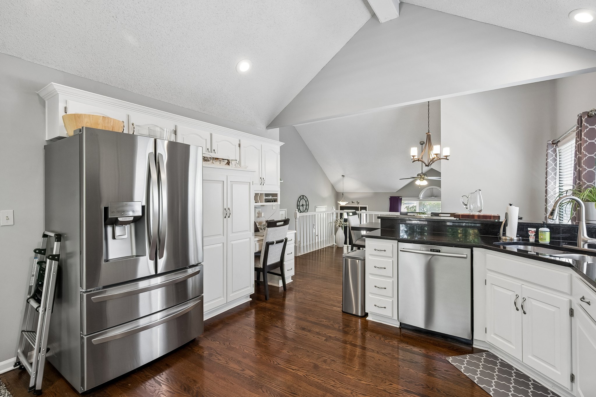 9121 - 8534 N Flora Ave_009.jpg