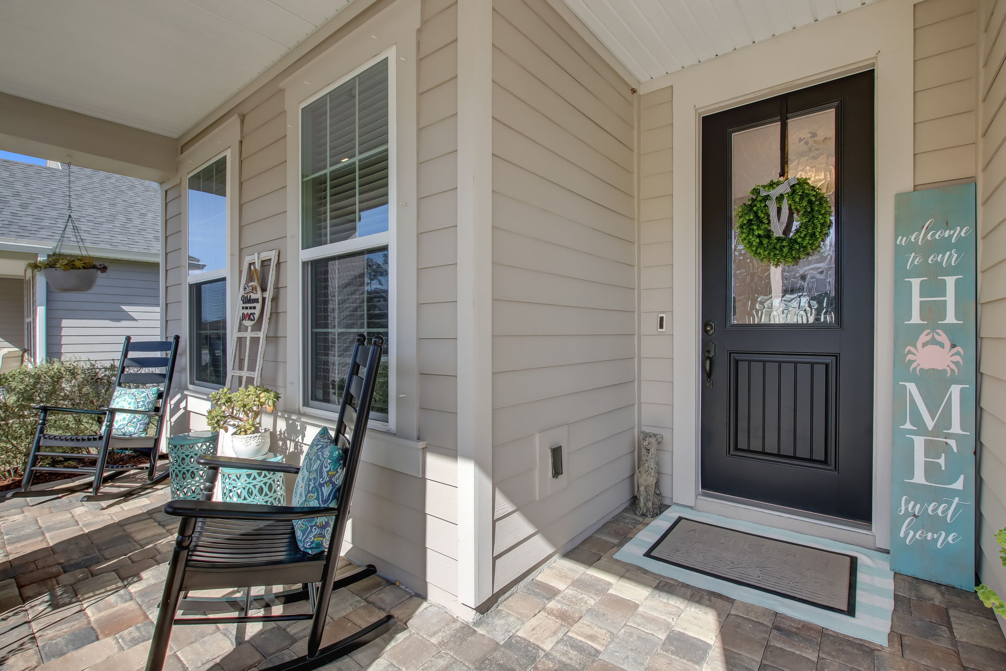 Front Porch/Entrance