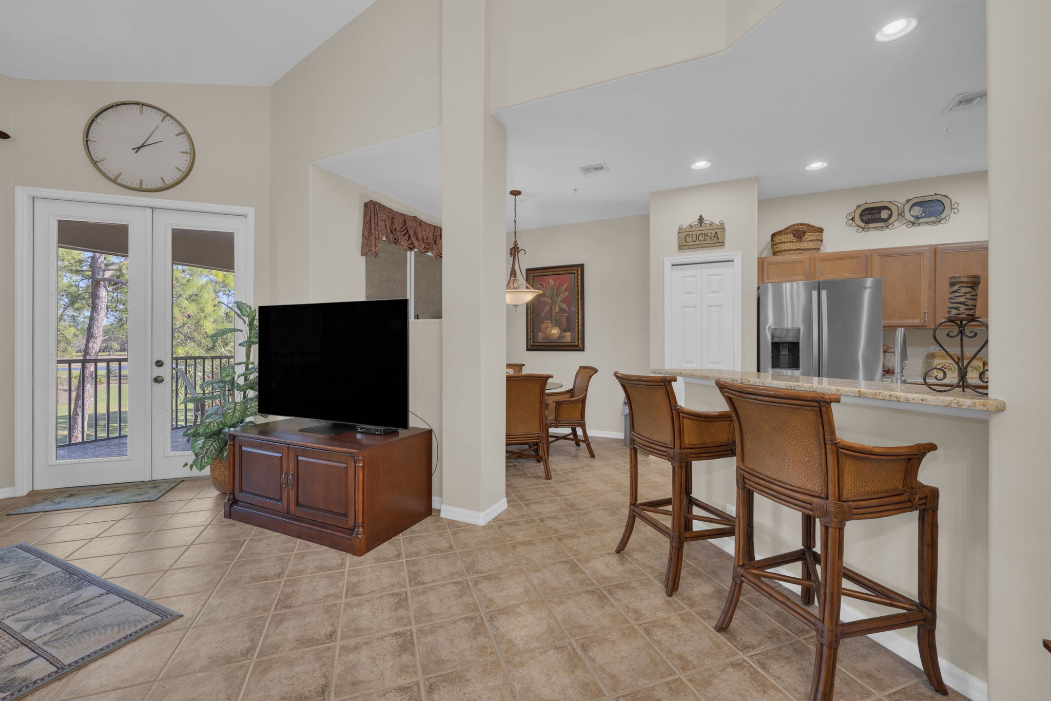 Breakfast Bar - Living