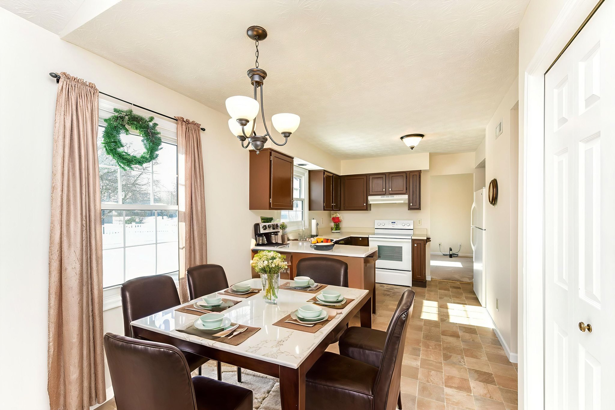 DSC_9481 virtually staged.jpeg