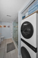 Primary Bathroom 1c