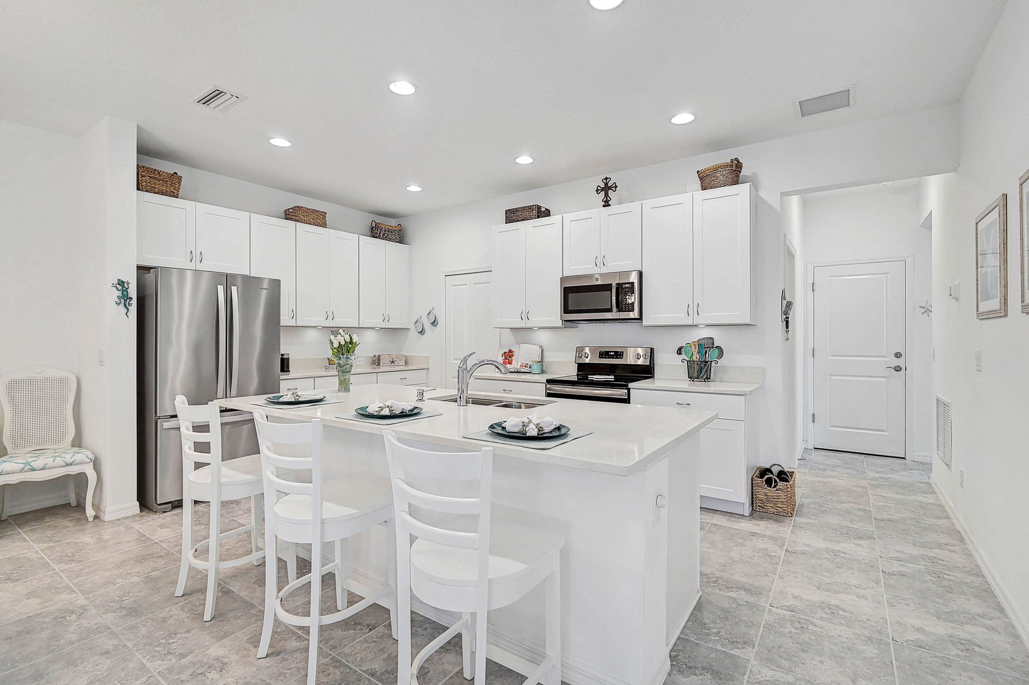 8553 Whispering St-11