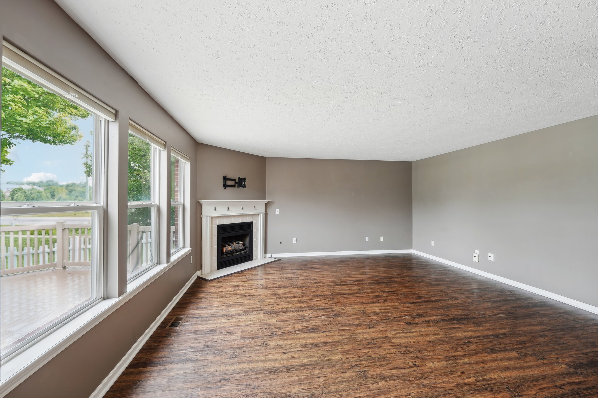 Walden Trace Dr-008.jpg